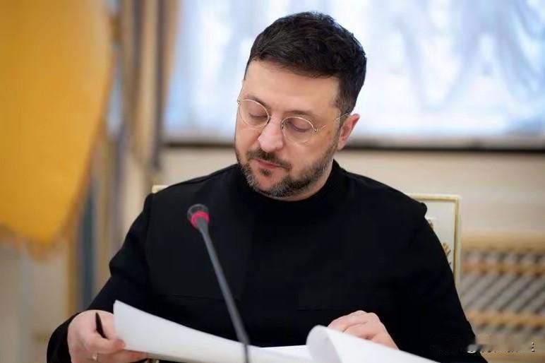 乌克兰刚推出和平方案，这就要翻脸？外媒：泽连斯基大骂普京

乌克兰在12月23日