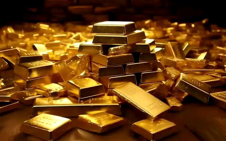 许多股民正盼着特朗普赶紧打伊朗，不然黄金价格要垮了。[允悲] ​​​