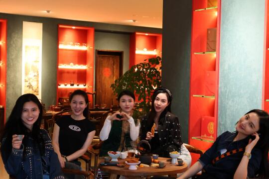这些天的美股反弹，适合美美的和好友相聚🍷