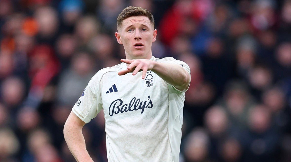 每日邮报记者Chris Wheeler：曼联将替代卡塞米罗的人选名单缩减到3人：