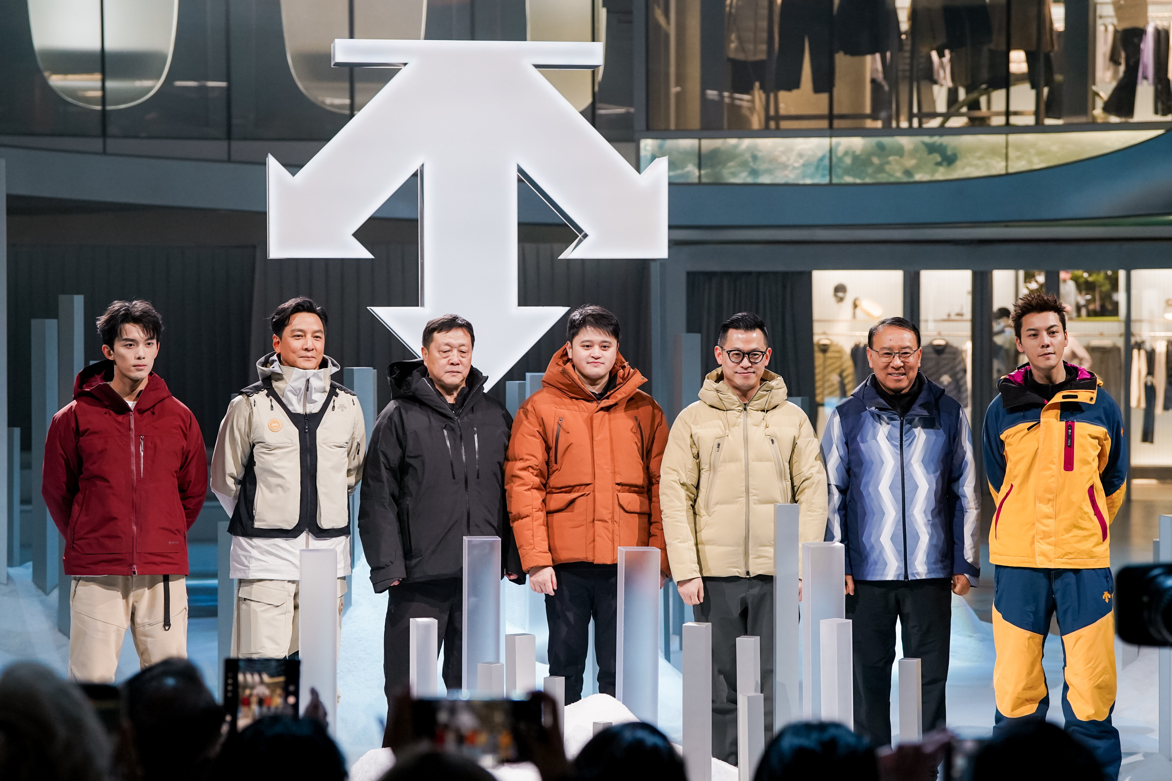 迪桑特中国国家队雪服首秀 看完再出发，探长必须得来支持舞王陈伟霆迪桑特“未来之城