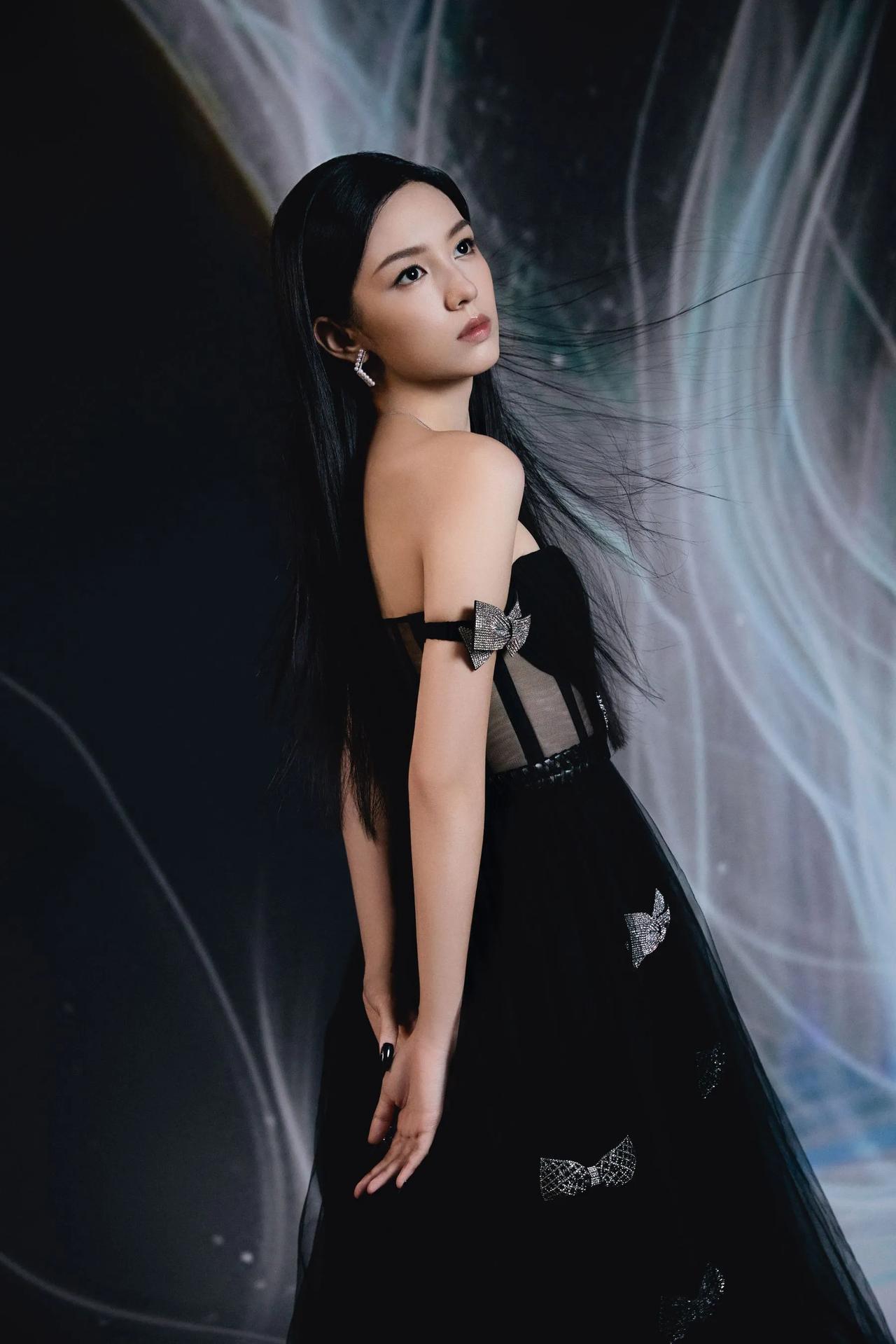 周也美图分享，黑色晚礼服写真，优雅美丽，颜值出众周也写真照 周也写真 周也日常实