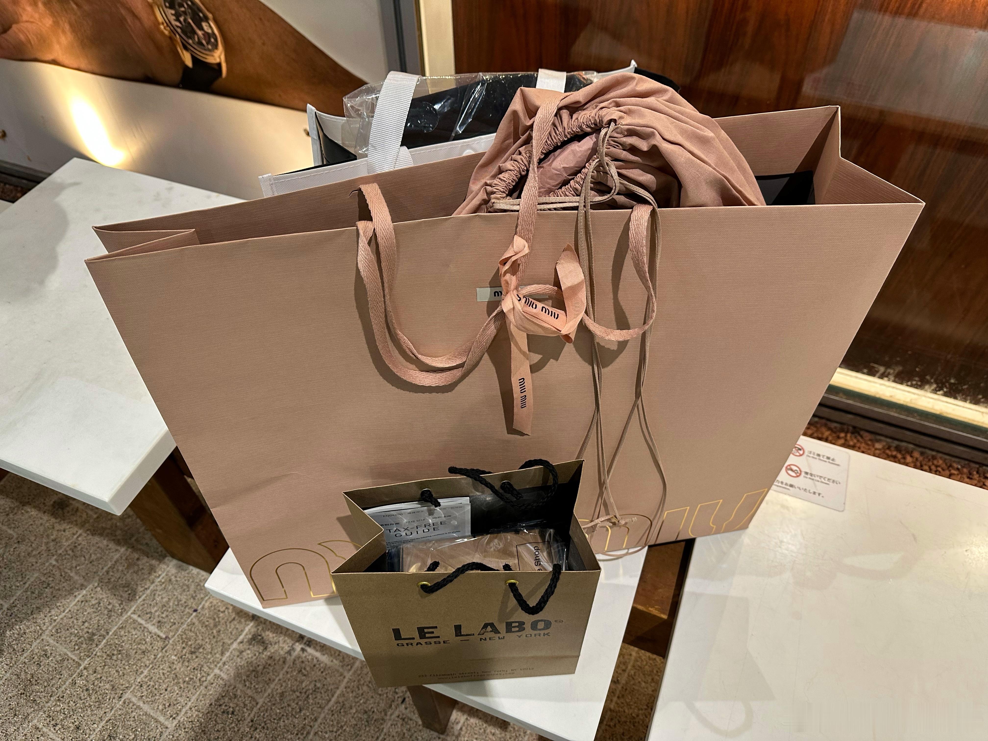 逛不够的tokyo[笑哈哈][笑哈哈]不买miu等于白来日本[doge]  ​​