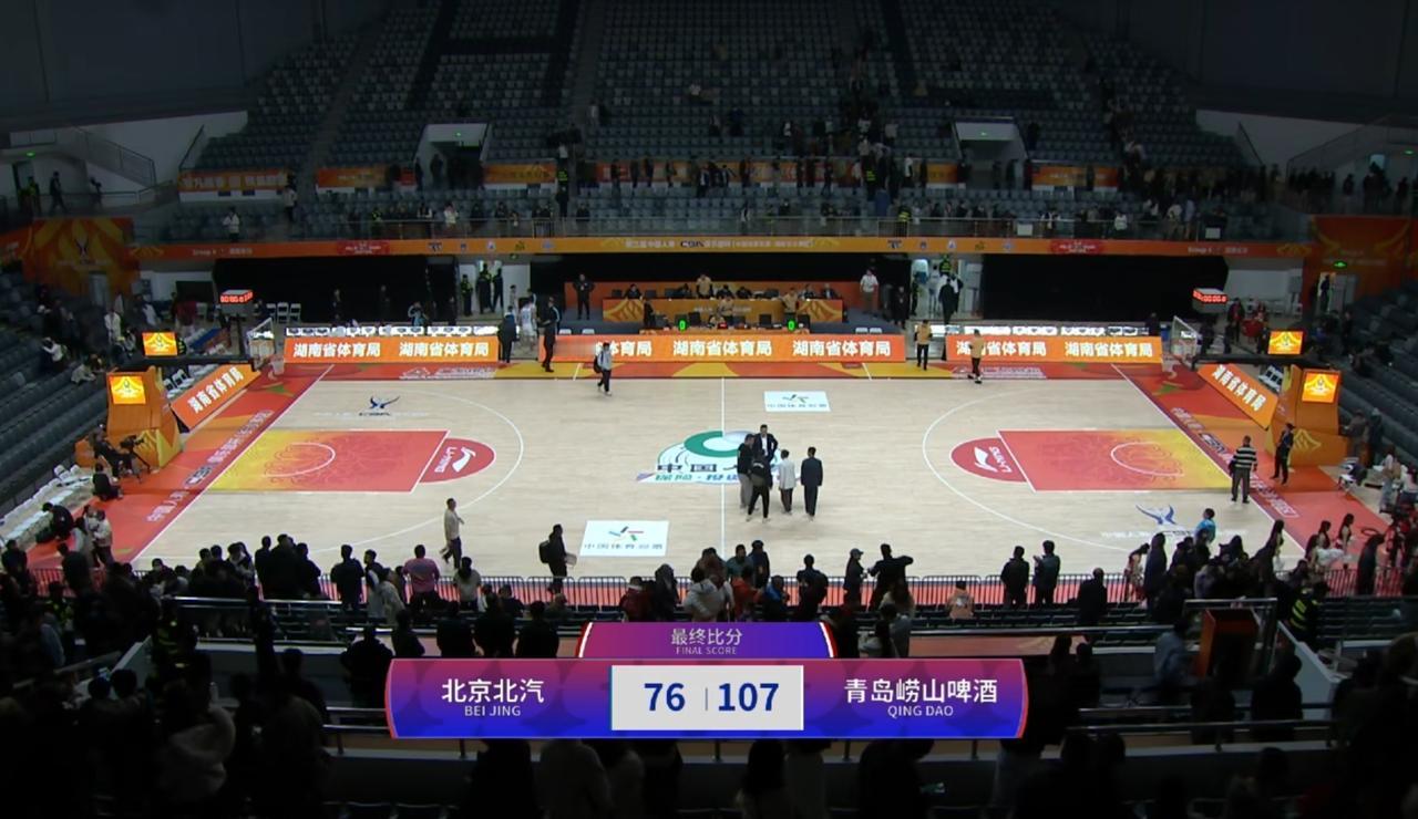 在CBA俱乐部杯，
长沙赛区的一场比赛中，
今年火热的北京男篮，
居然大比分负于