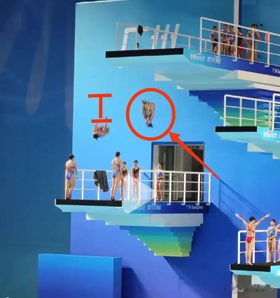 全红婵，你知道自己多牛吗？

体重涨了身高长了，
动作找不准感觉，翻腾时手还没伸