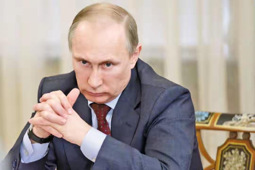 4月15日，普京在克里姆林宫召开经济会议，在这次会议上普京可以说罕见发火，点名指