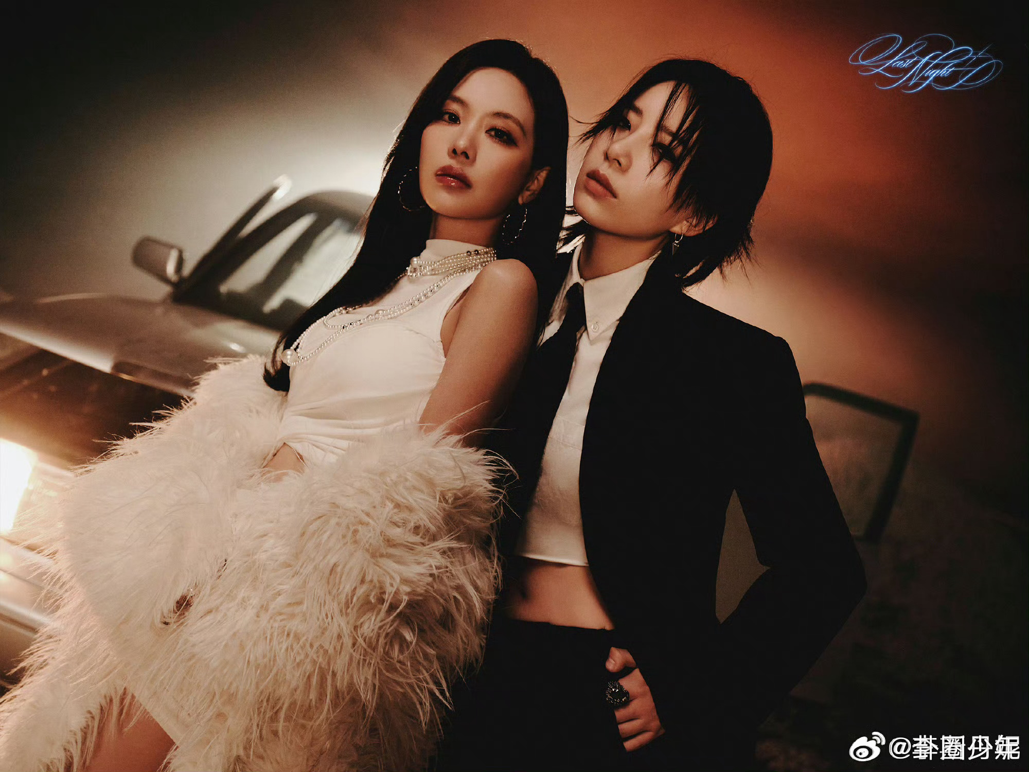 李斯丹妮王霏霏晒合照李斯丹妮王霏霏合照李斯丹妮王霏霏黑白合照太有味道了侧颜精致轮