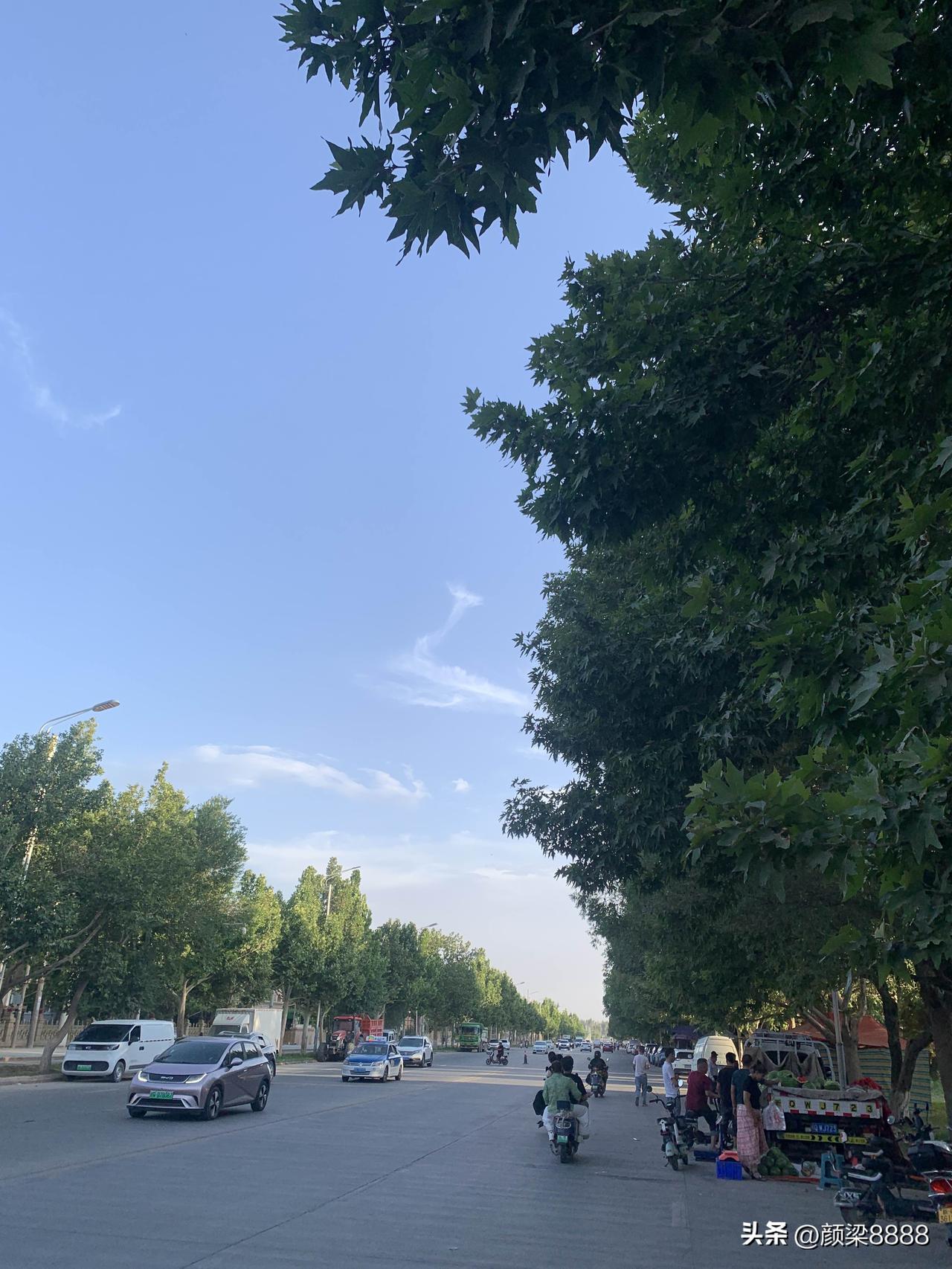 夜跑打卡，今天妥妥的7公里，每天晚上保持优良的锻炼习惯，夜跑，跑出健康，跑出人生