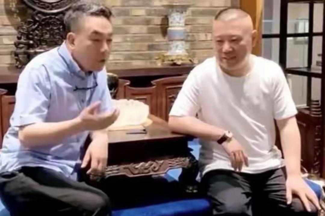 近日，著名相声演员、文字辈相声演员杨议发视频疑似暗讽郭德纲，在视频中杨老五对徒弟