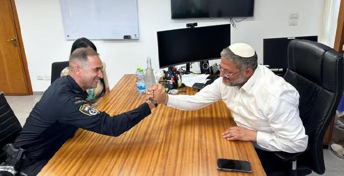 在以色列国内名声扫地的腐败官员、哈代拉市警察局长阿米特·波拉克将被提拔为海岸大区