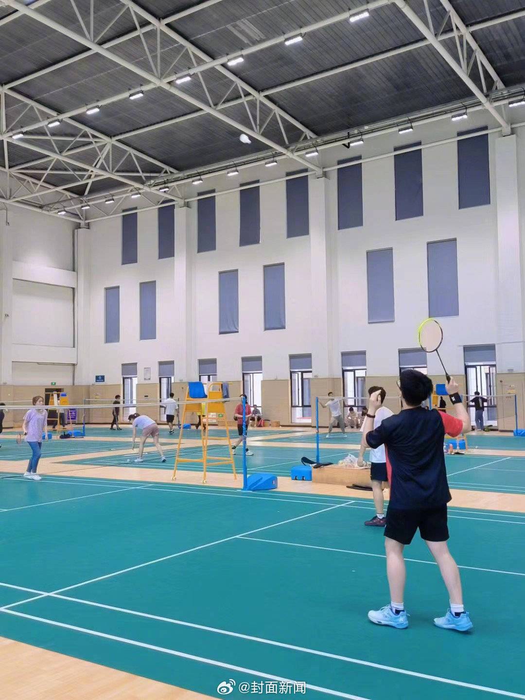 【行业人士：#羽毛球涨价背后为原材料短缺#】#羽毛球相关配件也涨了# 7月才开始