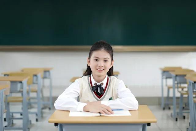 高中周末双休,谁喜谁忧?您如果家里有高中生，最近孩子是否兴高采烈告诉您，要双休了