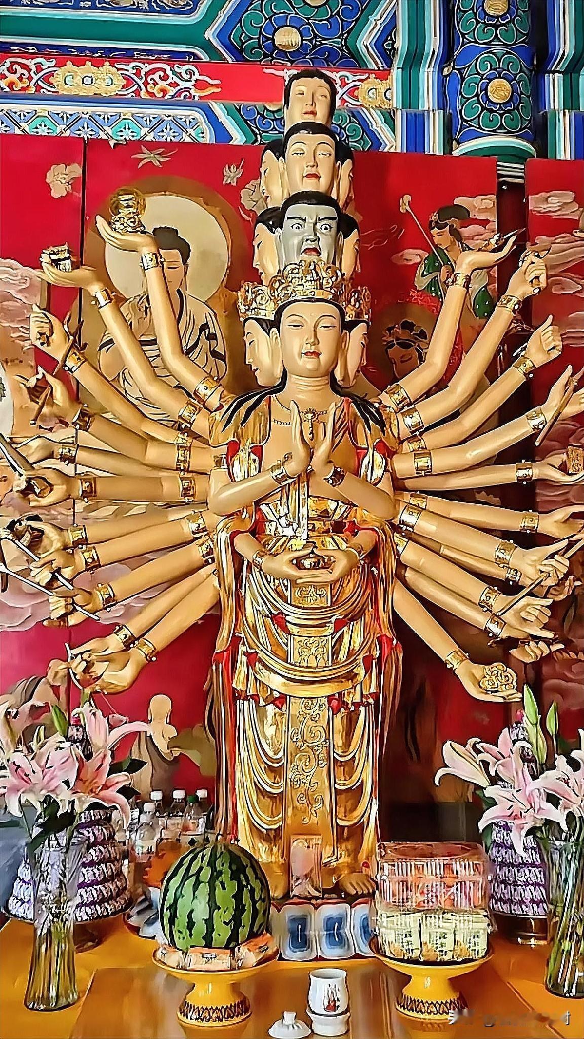 见到千手观音，瞬间懂了什么叫“被护着”🙏
 
站在千手千眼观音像前，整个人都被