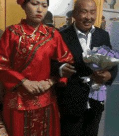 媳妇大喜的日子，高兴点嘛！ 