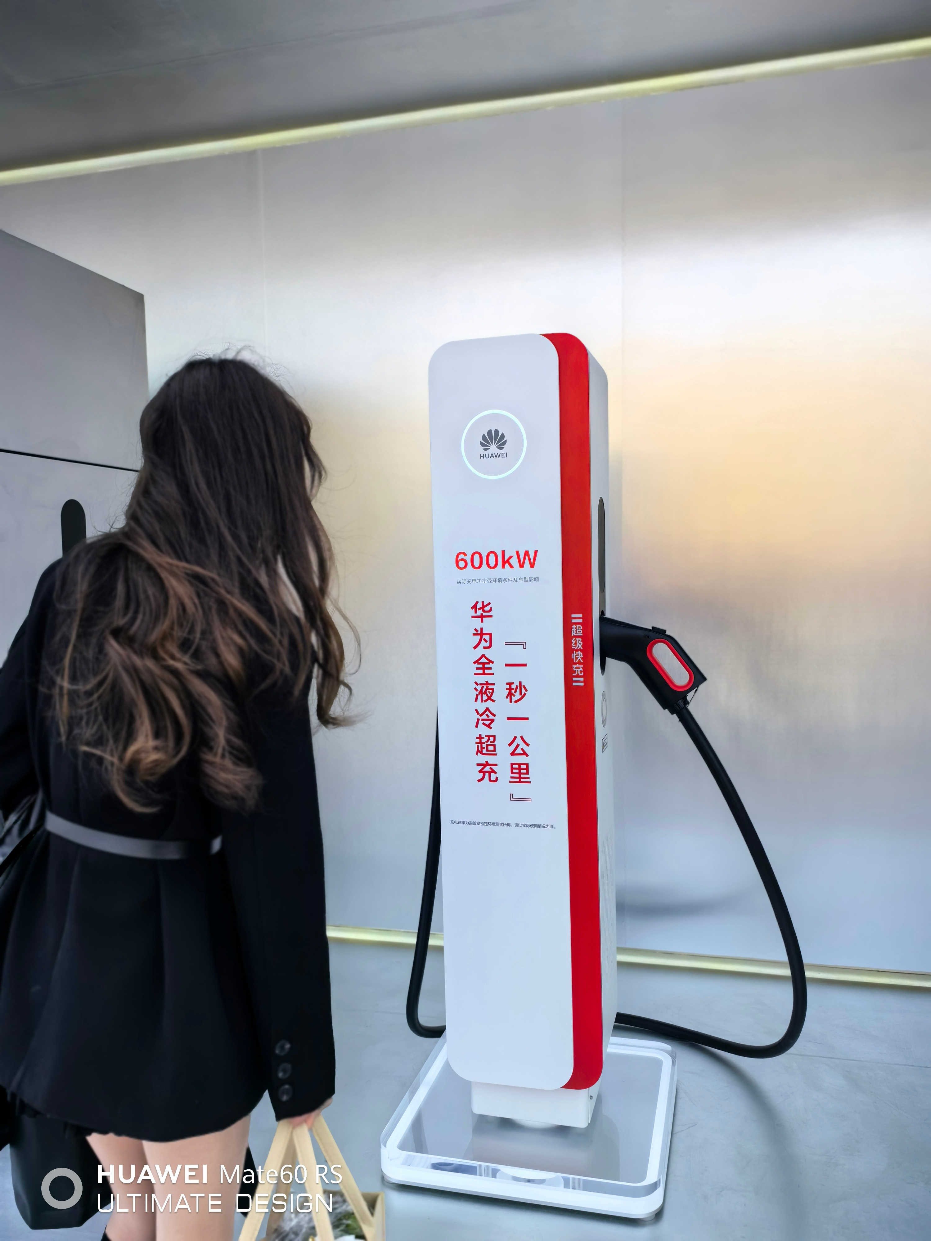 #华为2024年部署超10万个全液冷超快充电桩# 技术强大的另一面还是产业服务能