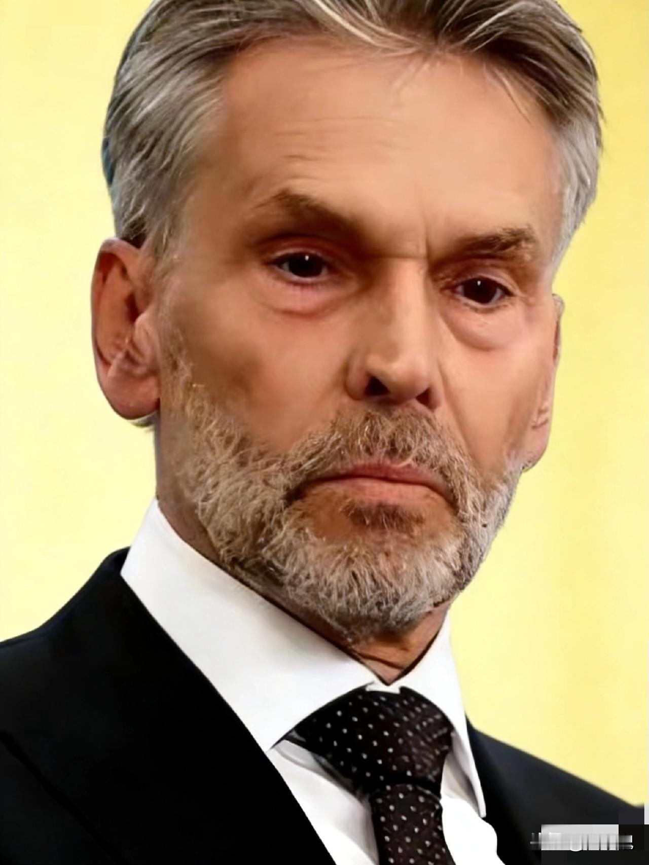 荷兰对安世的强硬
终究是搬起石头砸自己的脚！

12月31日，荷兰经济大臣卡雷曼