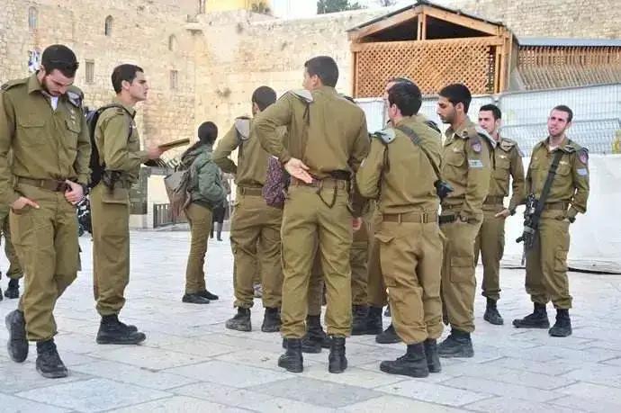 自从埃及拿回西奈半岛之后，就再也没有跟以色列作对了，哈马斯，黎巴嫩真主党，胡赛武