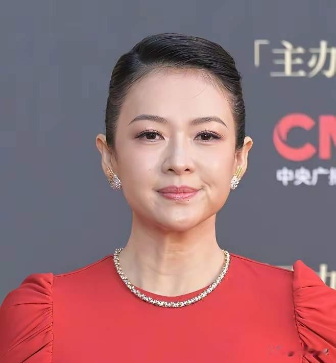 离婚的女人，没有了爱情的滋养，脸色失去了光芒。心疼章子怡。
