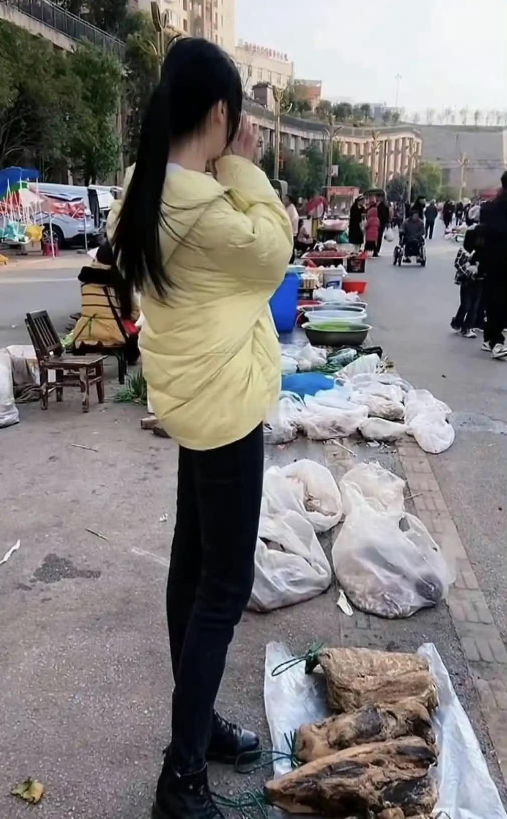 网友：看到前女友在卖腊肉，本来想帮帮她，没想到买了一点，竟然收我600[傻眼] 
