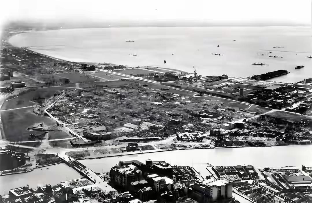 1945年马尼拉战役中，日军少将岩渊三次违令死守孤城，把一万四千人推入美军重炮火