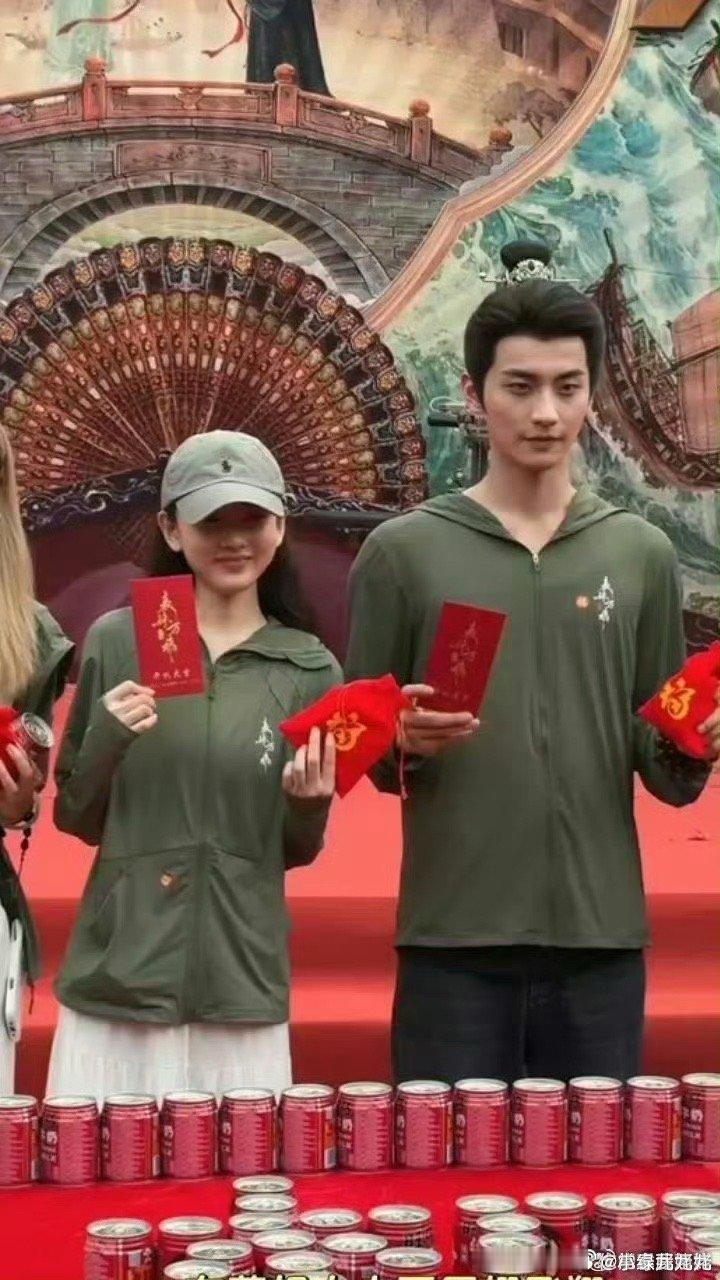 表妹万福今天开机宋祖儿陈鑫海表妹万福今天开机了，这是宋祖儿回归后拍的第一部剧，陈