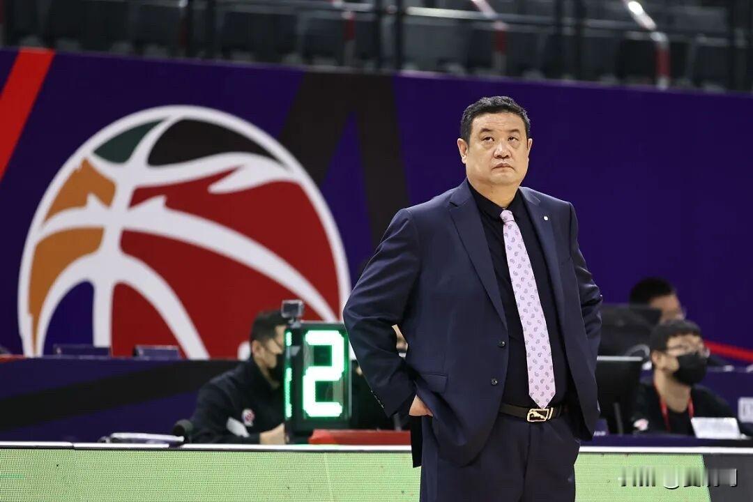 前山东男篮五虎之一的徐长锁因病离世，享年52岁，一路走好[祈祷][祈祷][祈祷]