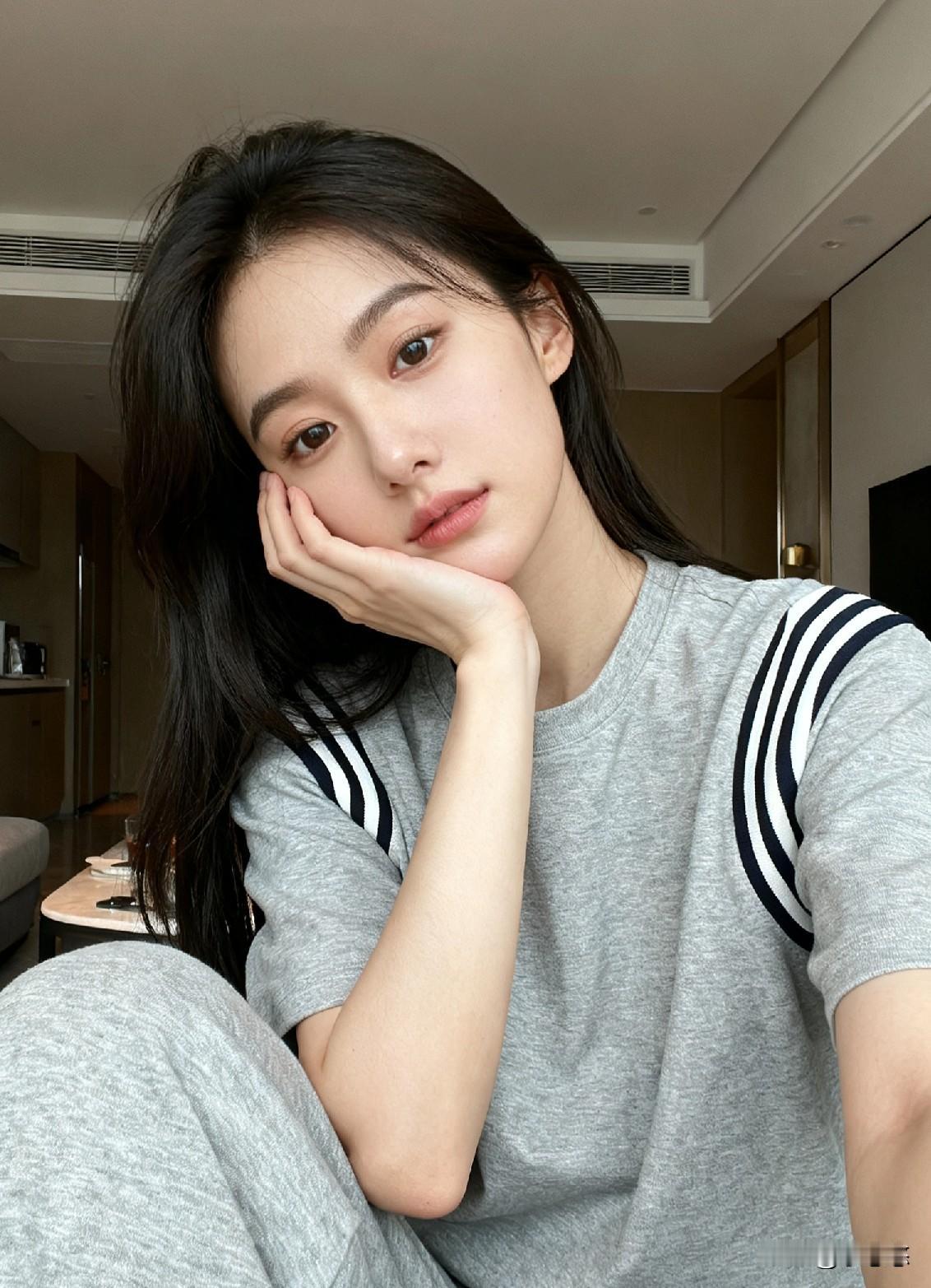 老公辞职快半年了，在家也不急着找工作，天天就是刷视频，现在马上都快5月份了，他还