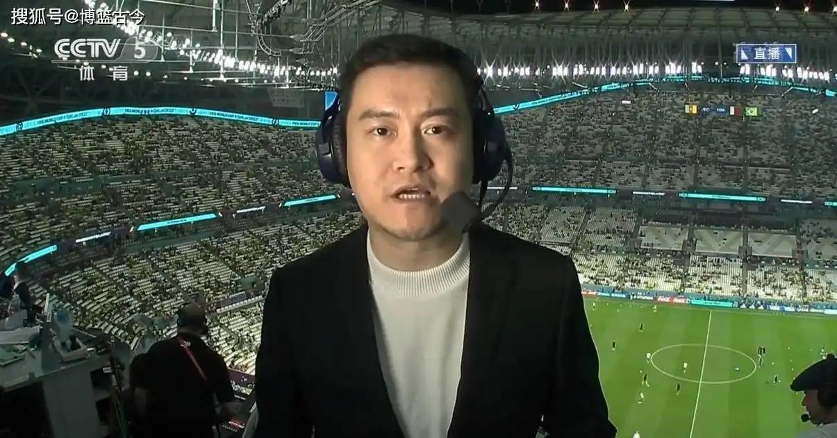 贺炜的解说让人们看到社会的一种割裂感：人们一方面花高价找专家指导选择方便就业的专