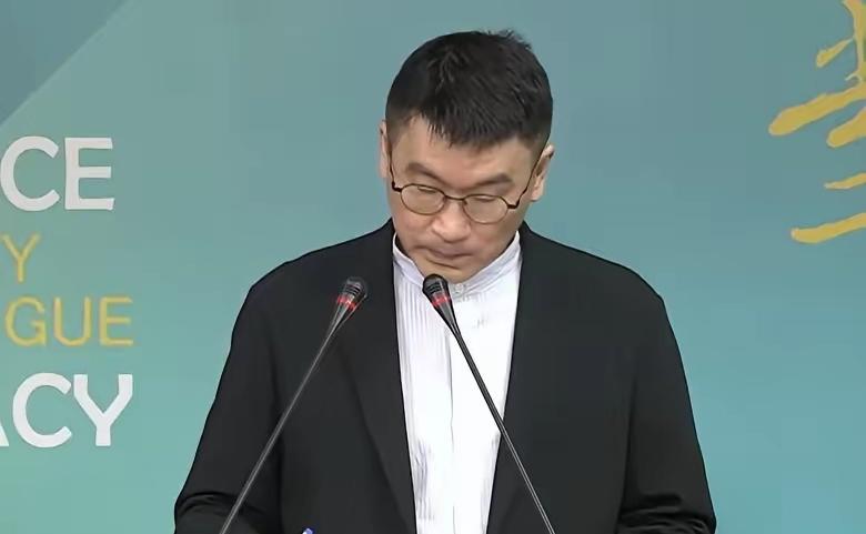 梁文杰说，希望大陆释放善意，不要再说我们是自取灭亡、跳梁小丑了。
最近的民进党一