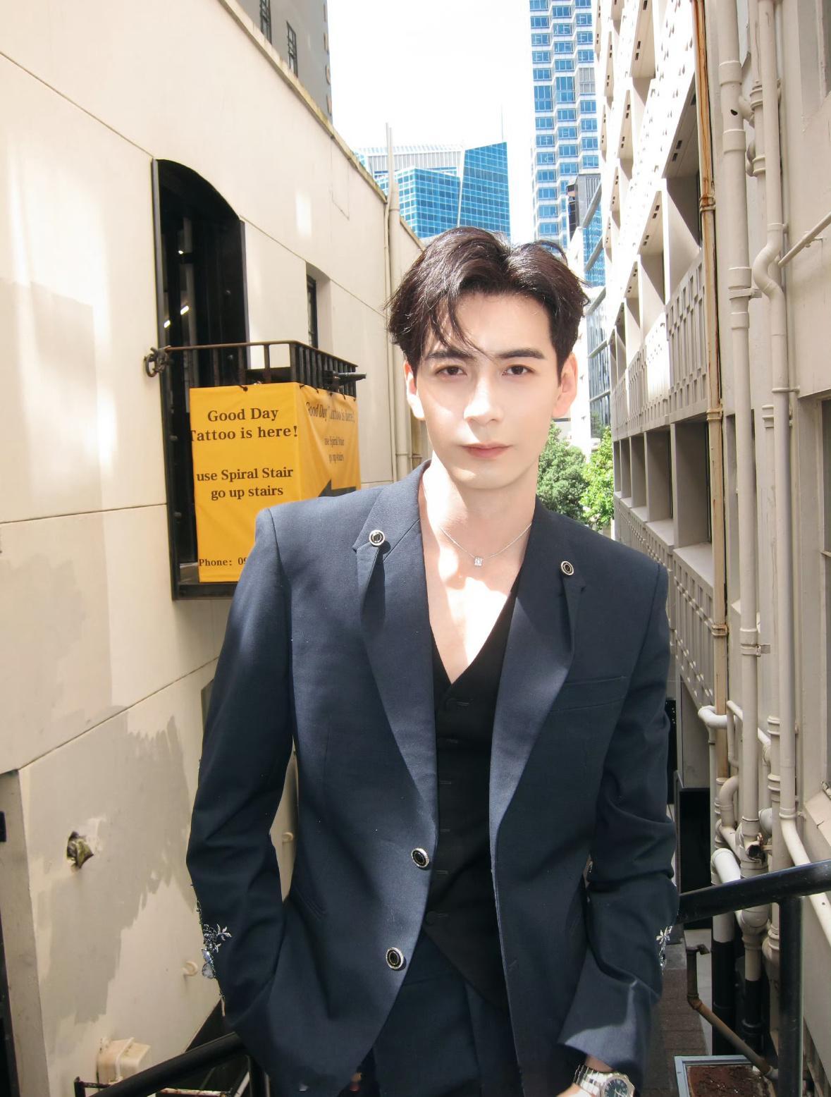 看一组男明星五一营业，好帅好萌好漂亮啊成毅 檀健次  龚俊 王鹤棣 李昀锐 敖瑞