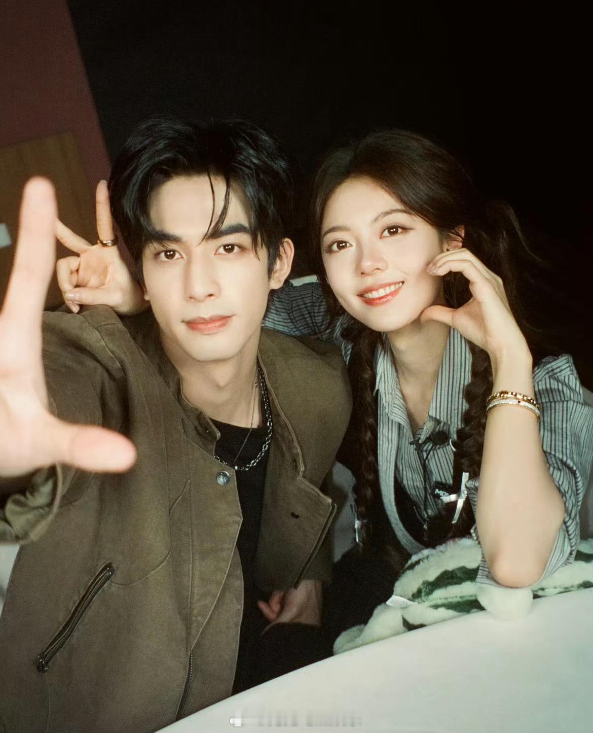 赵今麦宋威龙破三万胶片照骄阳似我腾讯视频热度值破30000赵今麦宋威龙摸头杀 宋