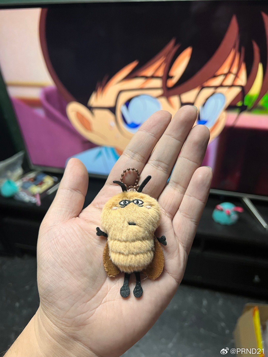 卧槽， 给我送了一大包广东特产！这个娃娃也太可爱了吧是小蜜蜂吗…… 