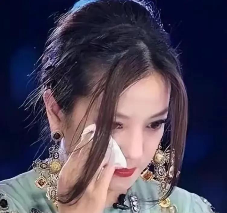 赵薇又怎么了？步入金融行业，糗事多多，美不胜举。
作为一个演员，纯粹地演戏拍影视