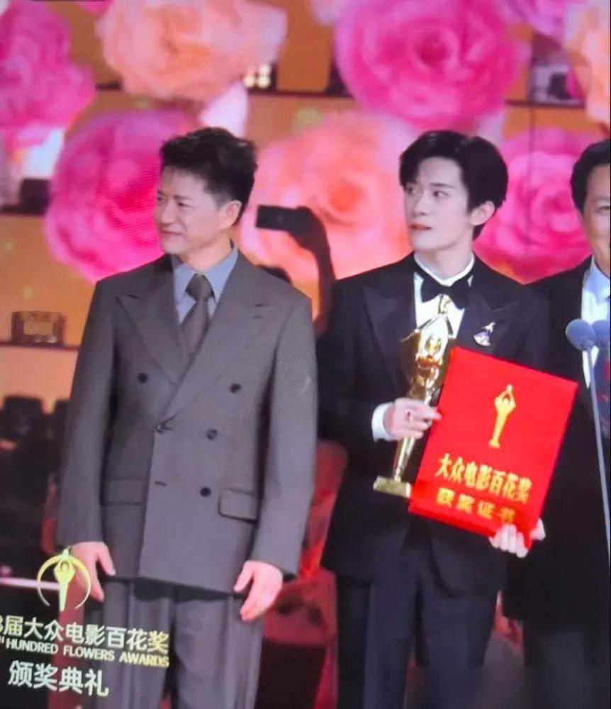 三年前段奕宏说易烊千玺接这角色是在赌命。一个当红流量，去演脑瘫患者，演砸了，前面