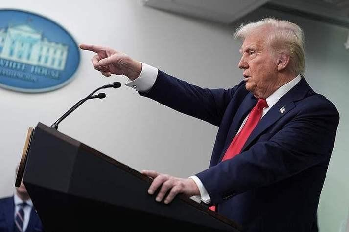 美国顶尖AI研究员拼命预警AI会毁灭人类，结果特朗普直接当众摆烂，表示自己半点儿