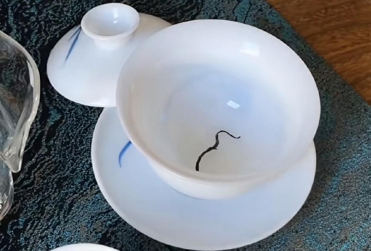 降薪啦！
喝茶都只能一根一根的泡啦！