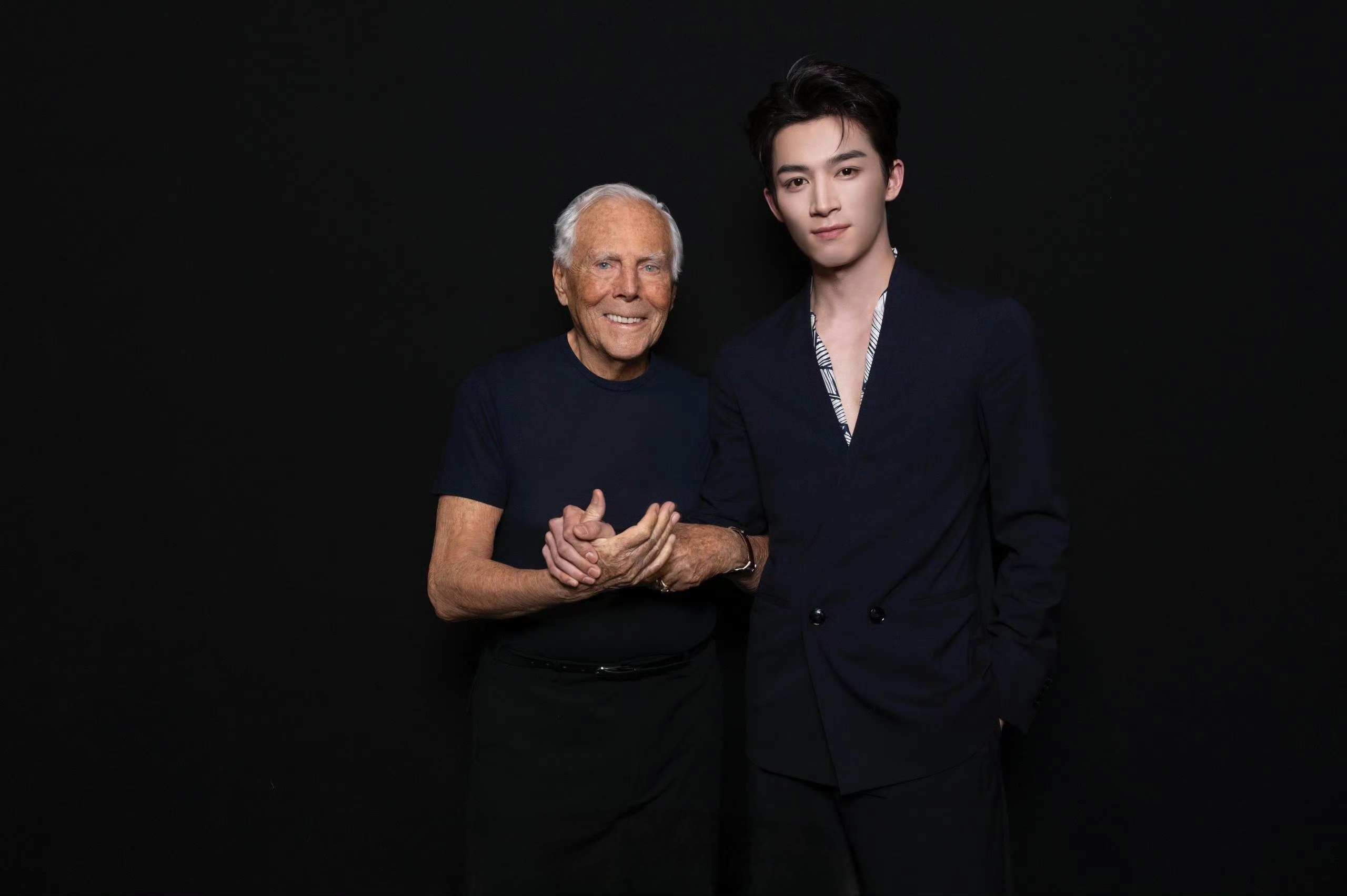 王星越亮相Giorgio Armani Fashion Shows，和阿玛尼的合