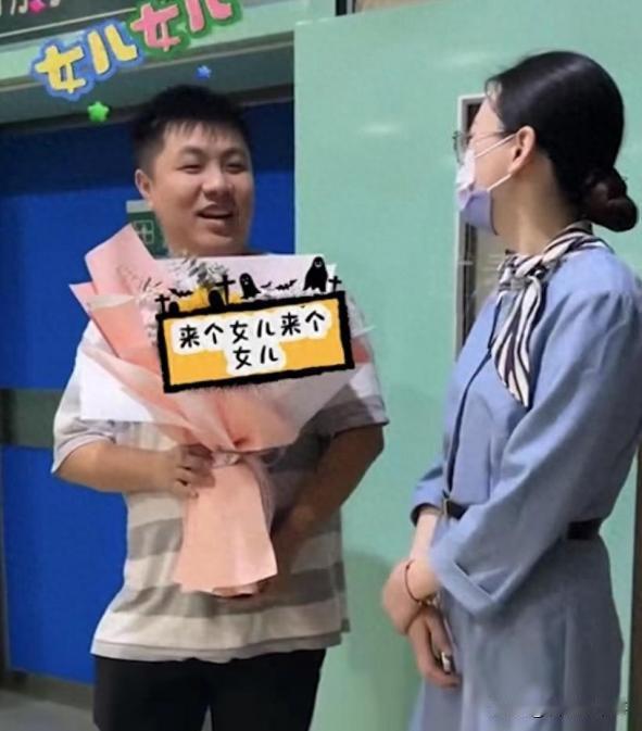 笑不出来了！湖南怀化，一女子怀了三胞胎，分娩当天，全家老少一起等候在产房门口，丈