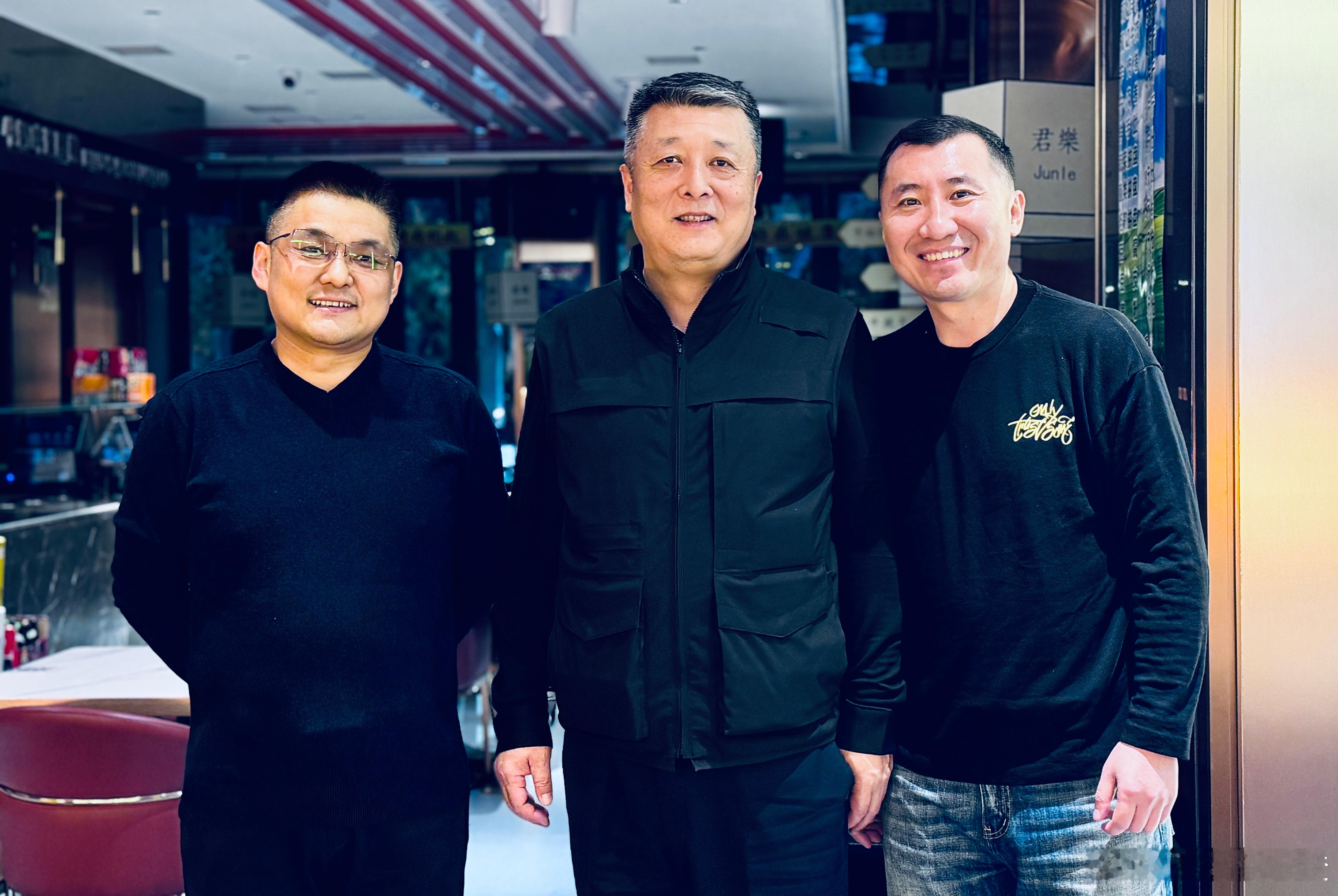 悲欢离合皆为客，以澄澈之心承接当下，以豁达之态送别过往，在岁月中收获从容与安宁。