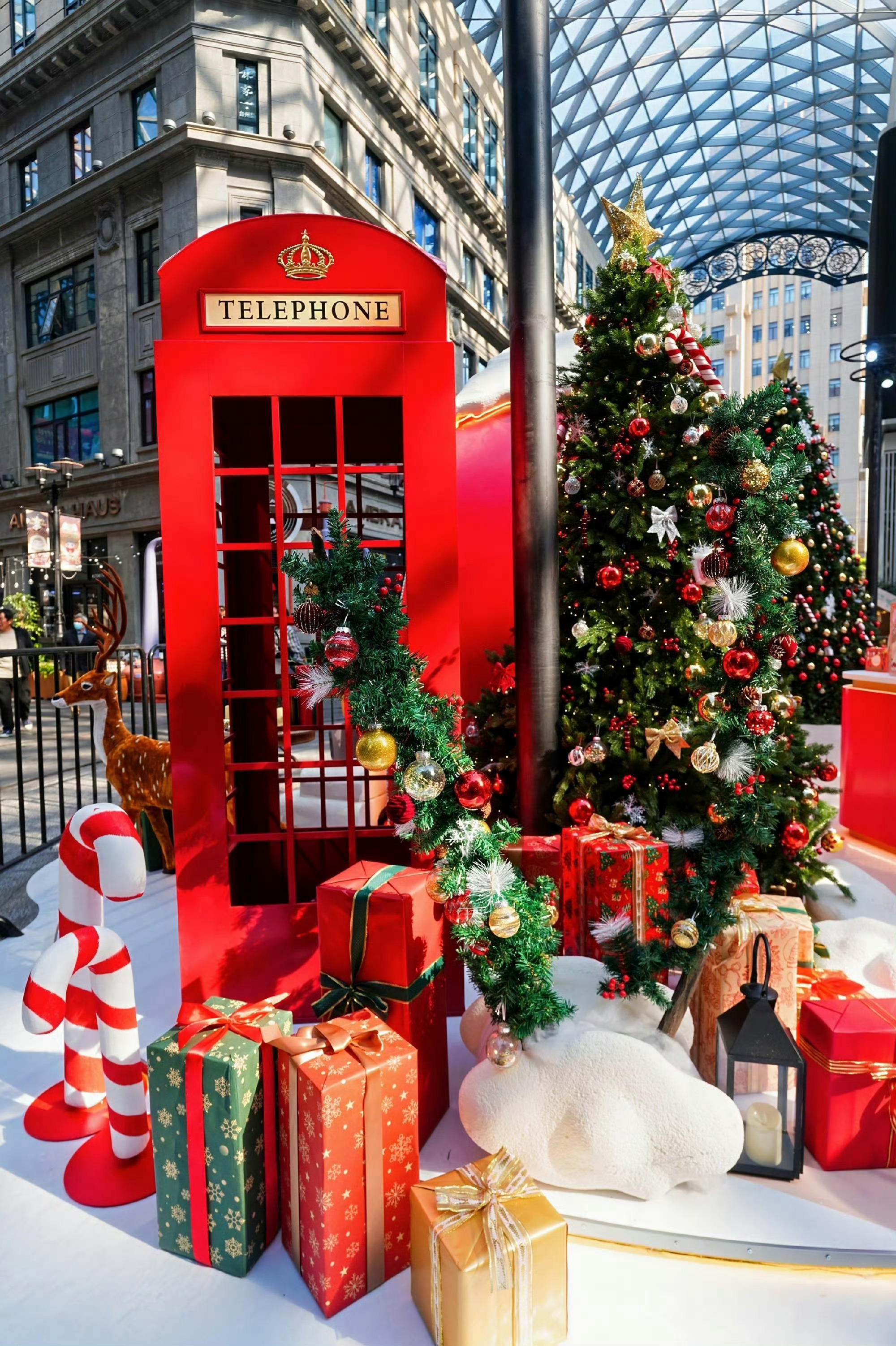 十二月的上海到处是奇迹上海又到了一年中最幸福的时刻魔都十二月的奇迹是南京路给的！