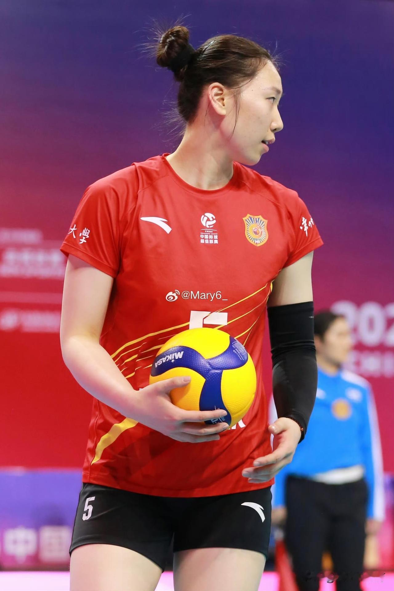 龚翔宇“原配”周页彤值得赵勇一试！排超联赛第七轮结束，江苏女排接应周页彤虽是第三