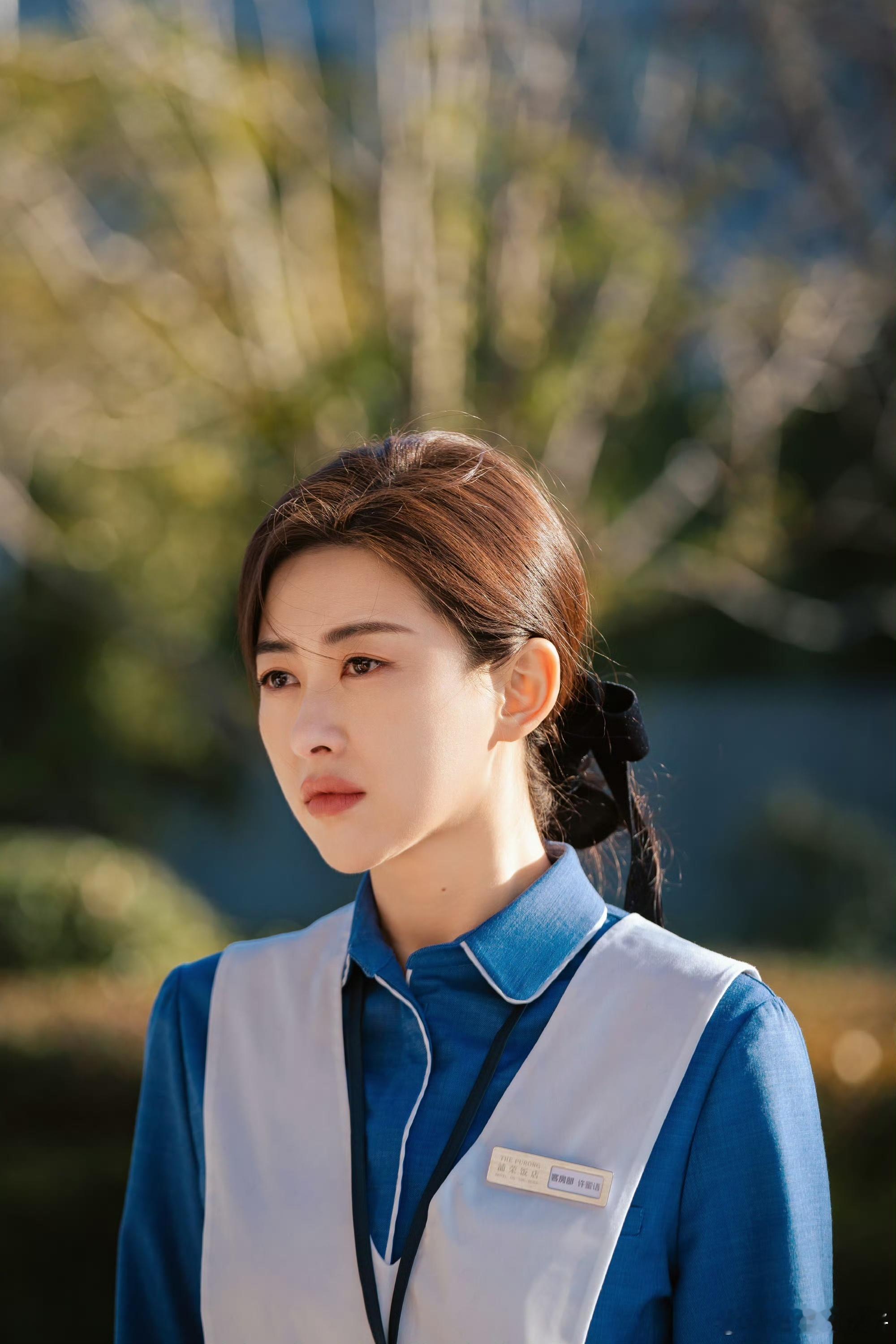 朱珠把保洁服穿出高定感天老爷，朱珠姐要是我没看蜜语纪这部剧，高低以为穿着的保洁服