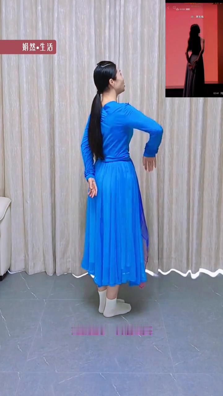 0基础学舞：《梦底》朵朵的梦。
娟然-生活。
今天看到了朵朵在草坪上放风筝的照片