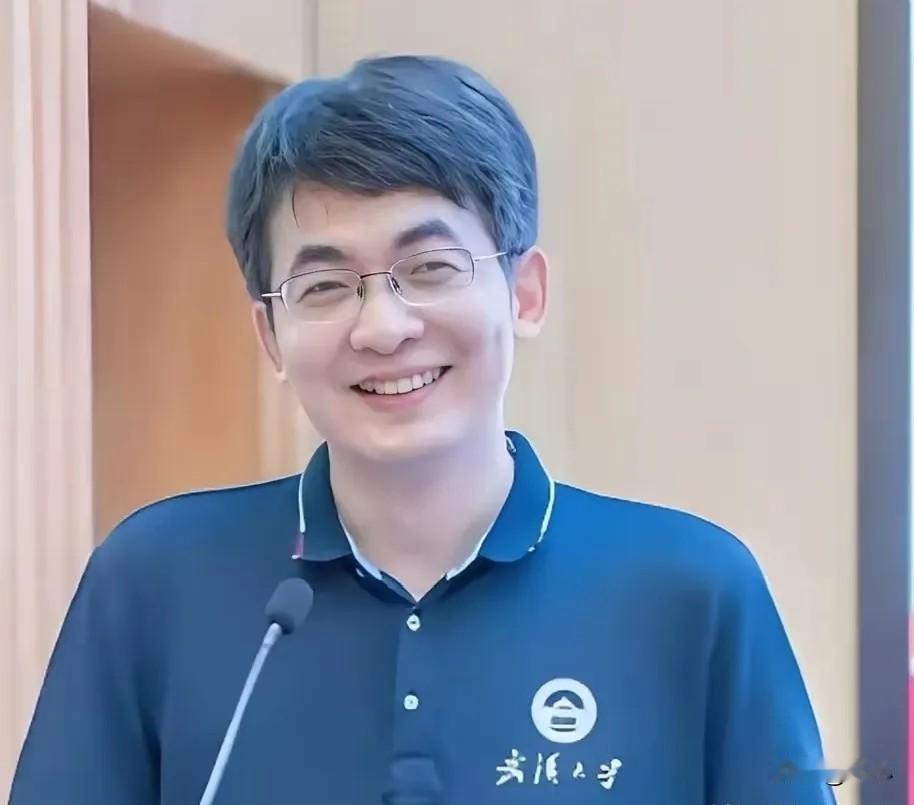 好奇查了一下武汉大学原教授付磊，不查不知道，从公开履历来看，他的学术仕途在外人眼