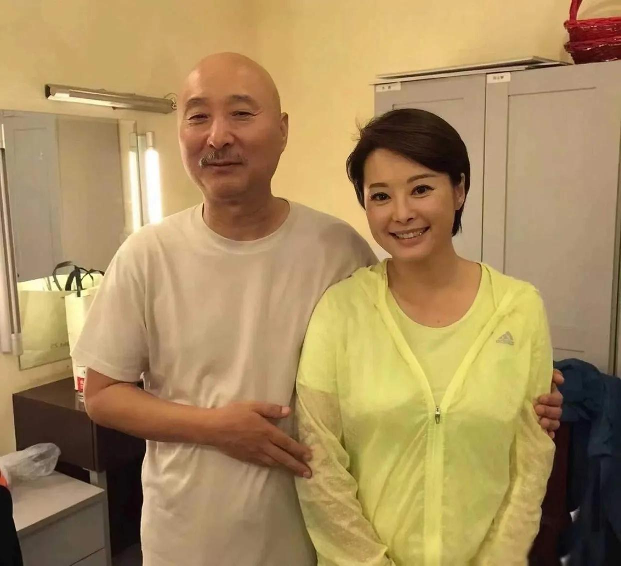 陈佩斯和袁立同框，两个都是正派人物，都是低调生活不张扬。袁立热衷于公益，人美心善