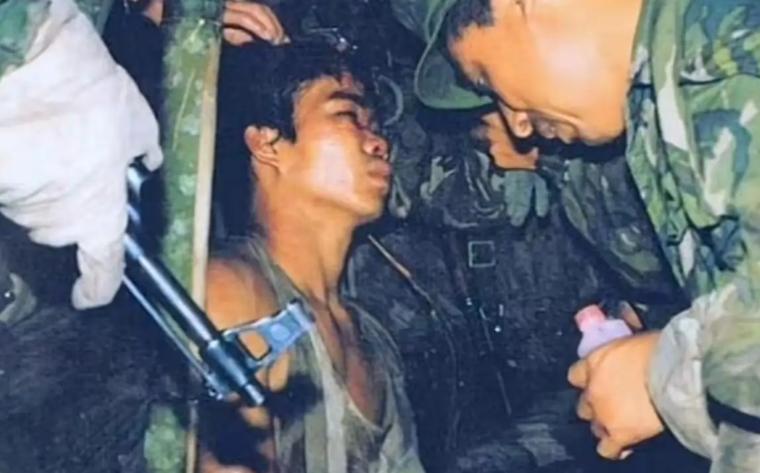 一等功臣孟宪伟，17岁深入敌军后方侦察敌情，被敌人匕首戳穿胸腔，忍住剧痛反杀掉2