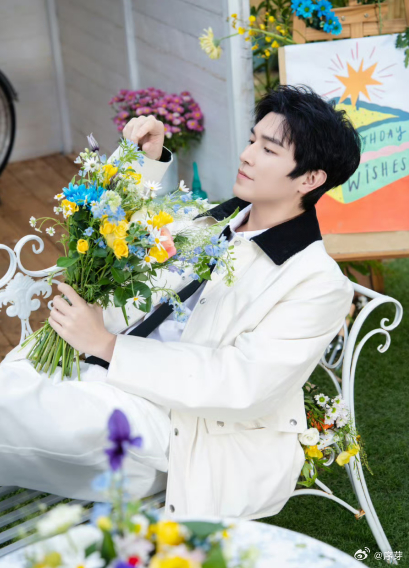 杨旭文直播 生日直播全程像小型脱口秀，杨旭文也太有幽默天赋了吧，接梗自然不刻意，