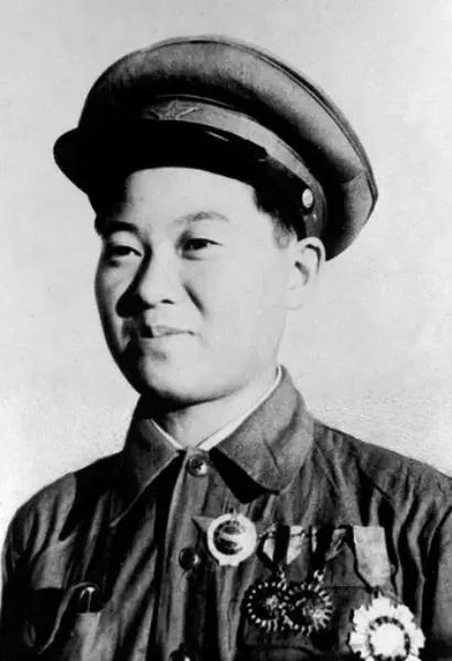 1950年一重病战士住院，医生检查后发现：竟是女子。

花木兰替父从军的故事，可