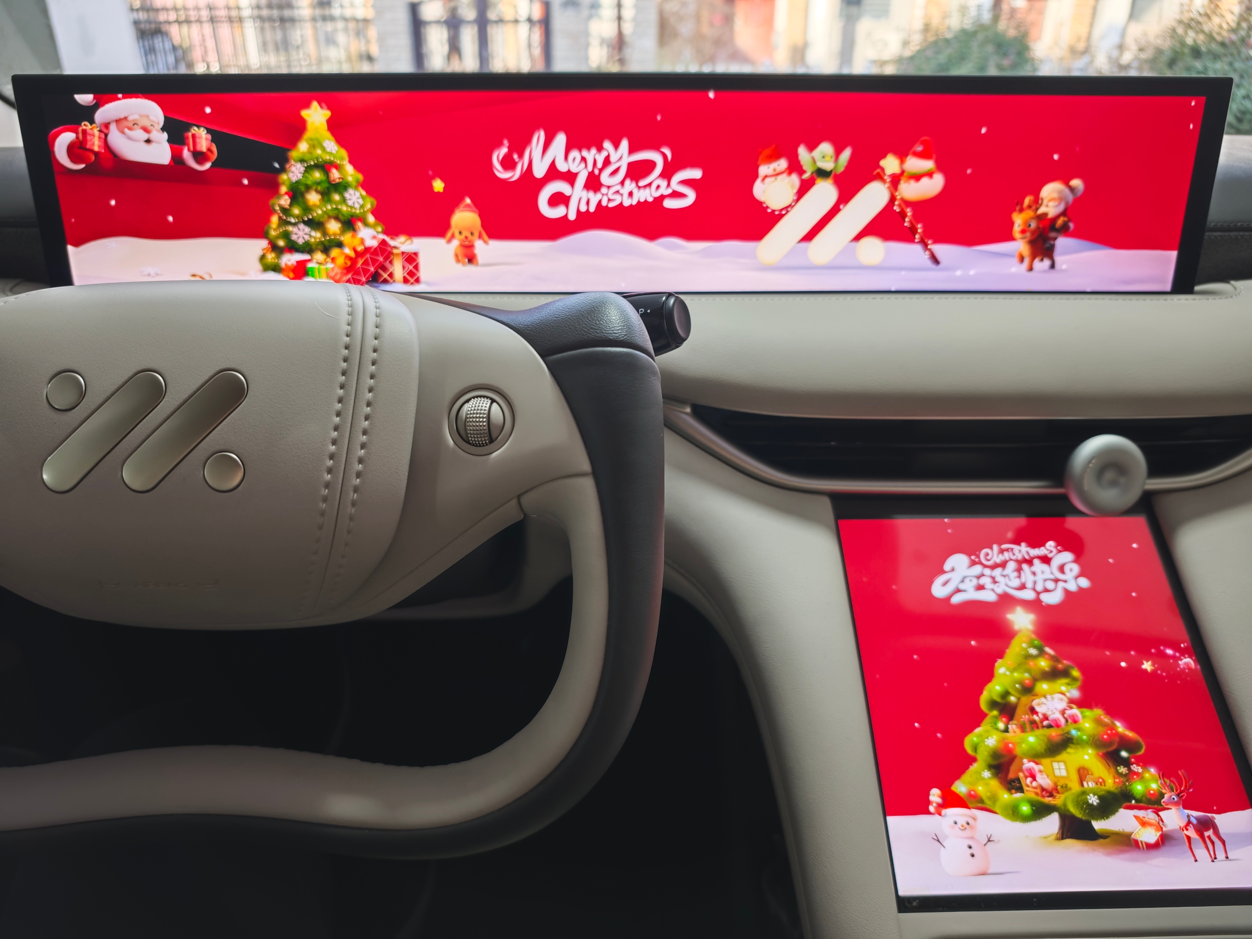 真喜庆～一上车，这氛围感就来了～就是我太穷了，水晶太少，连个圣诞车机主题都买不起