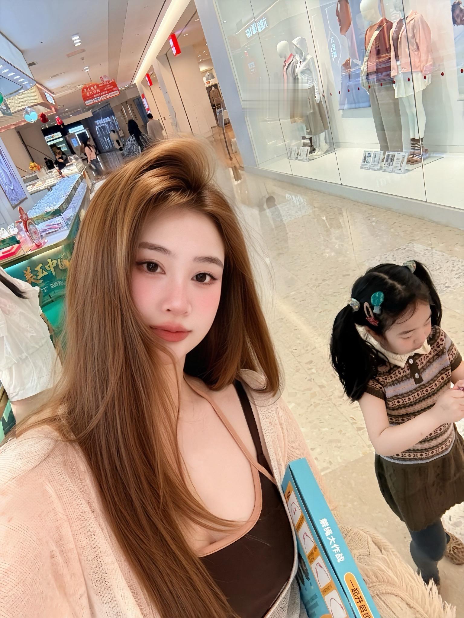 把她当成小时候的自己养的🤗。